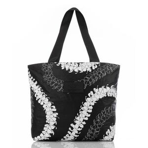 ALOHA Collection Puakenikeni Day Tripper Tote Bag NWT